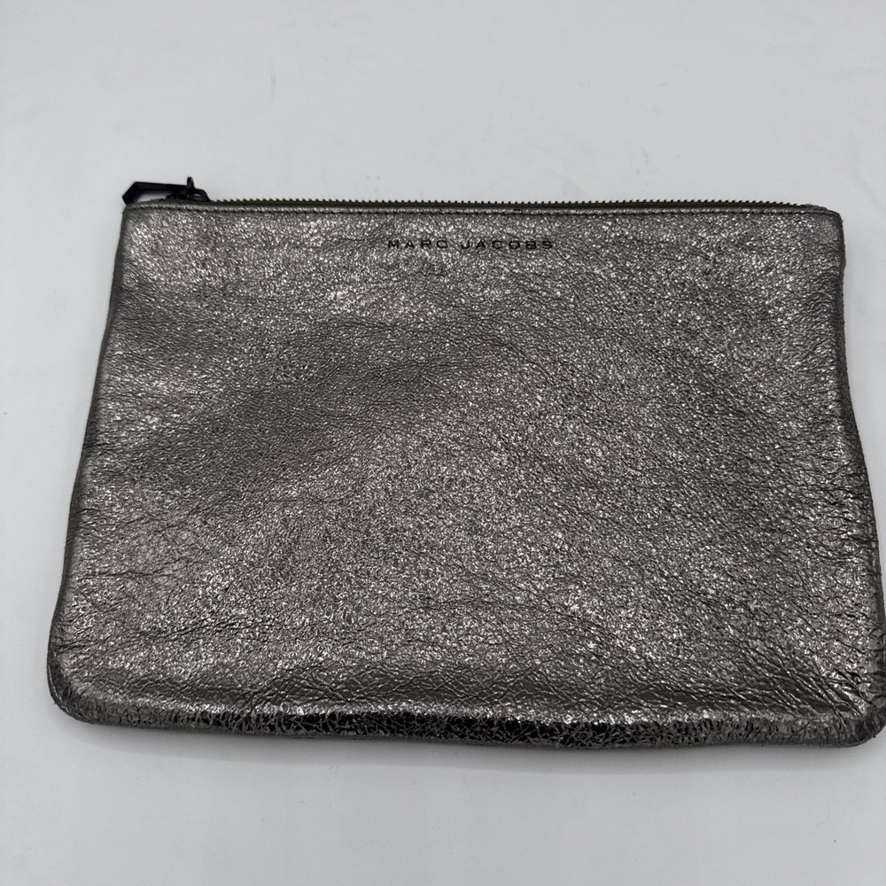 MARC JACOBS CLUTCH POUCH EVENING BAG METALLIC SILVER LEATHER 9.5x7